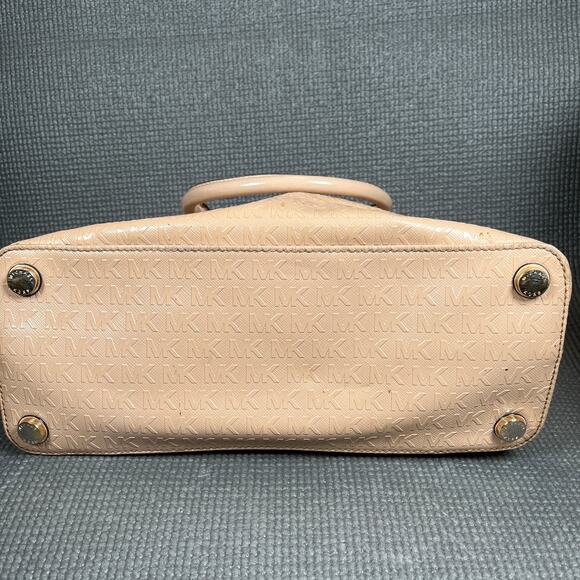 Michael Kors Cindy Monogram Satchel Bag Oyster Beige Patent Leather Dome Pockets - Picture 5 of 13